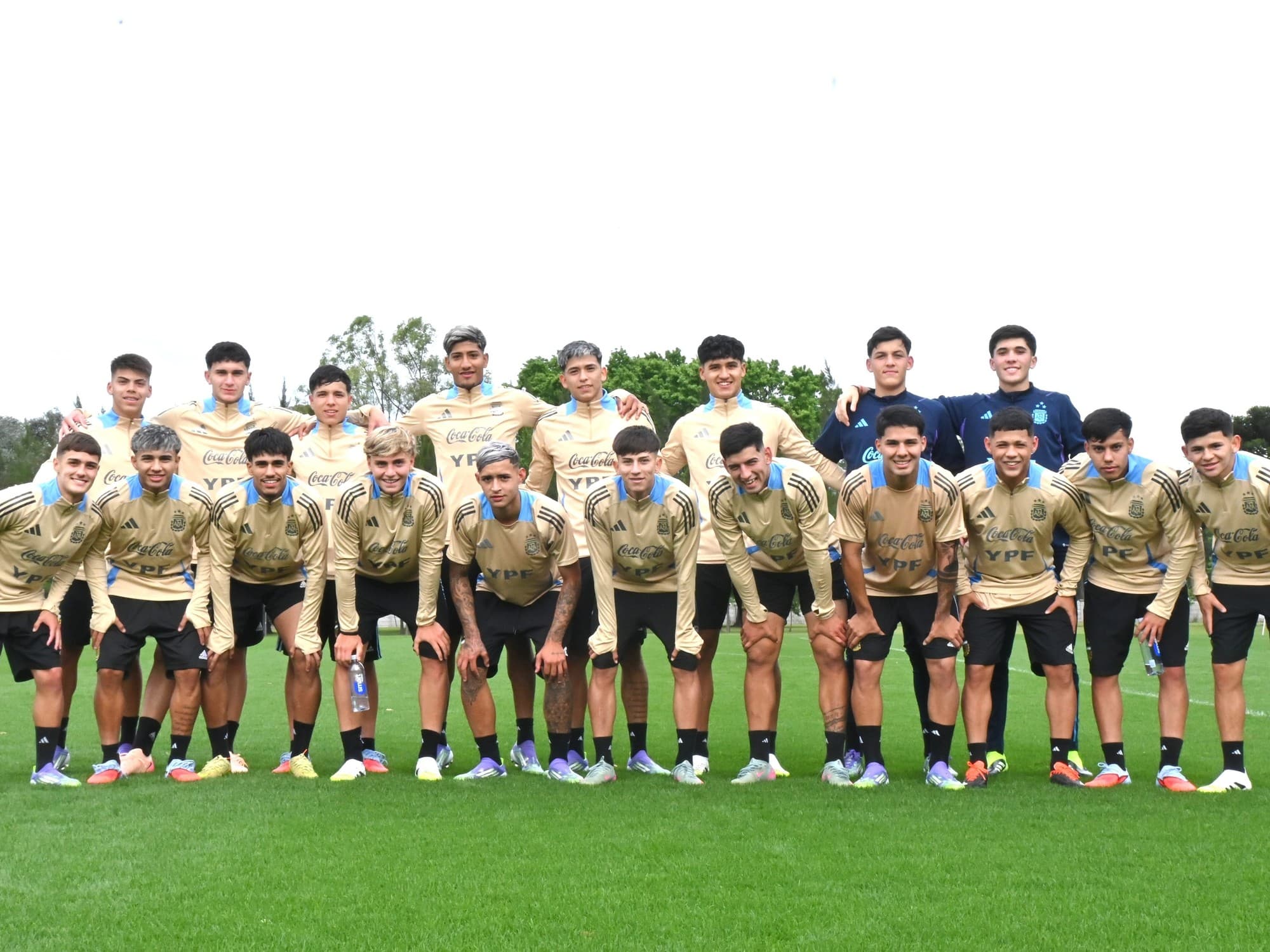 Jugadores de la Selección Sub 17 en el entrenamiento antes de viajar a Qatar